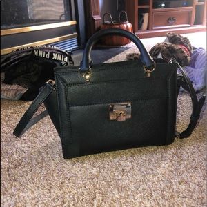 black micheal kors cross body purse